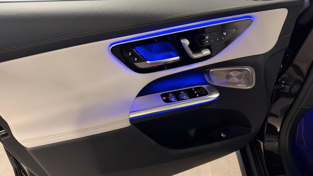 Mercedes-Benz GLC-Class 300 4Mid-5709