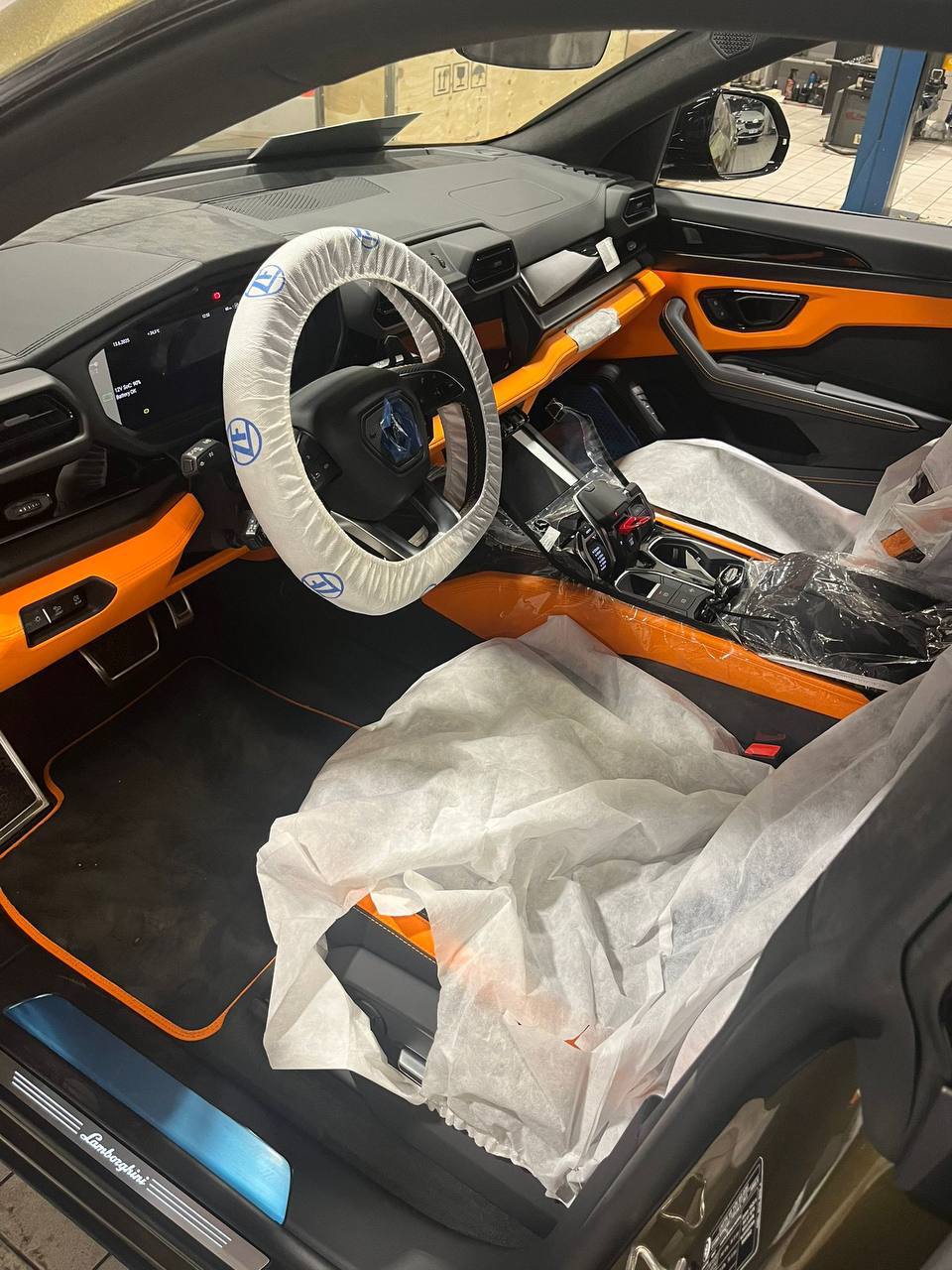 Lamborghini Urus SEid-4013