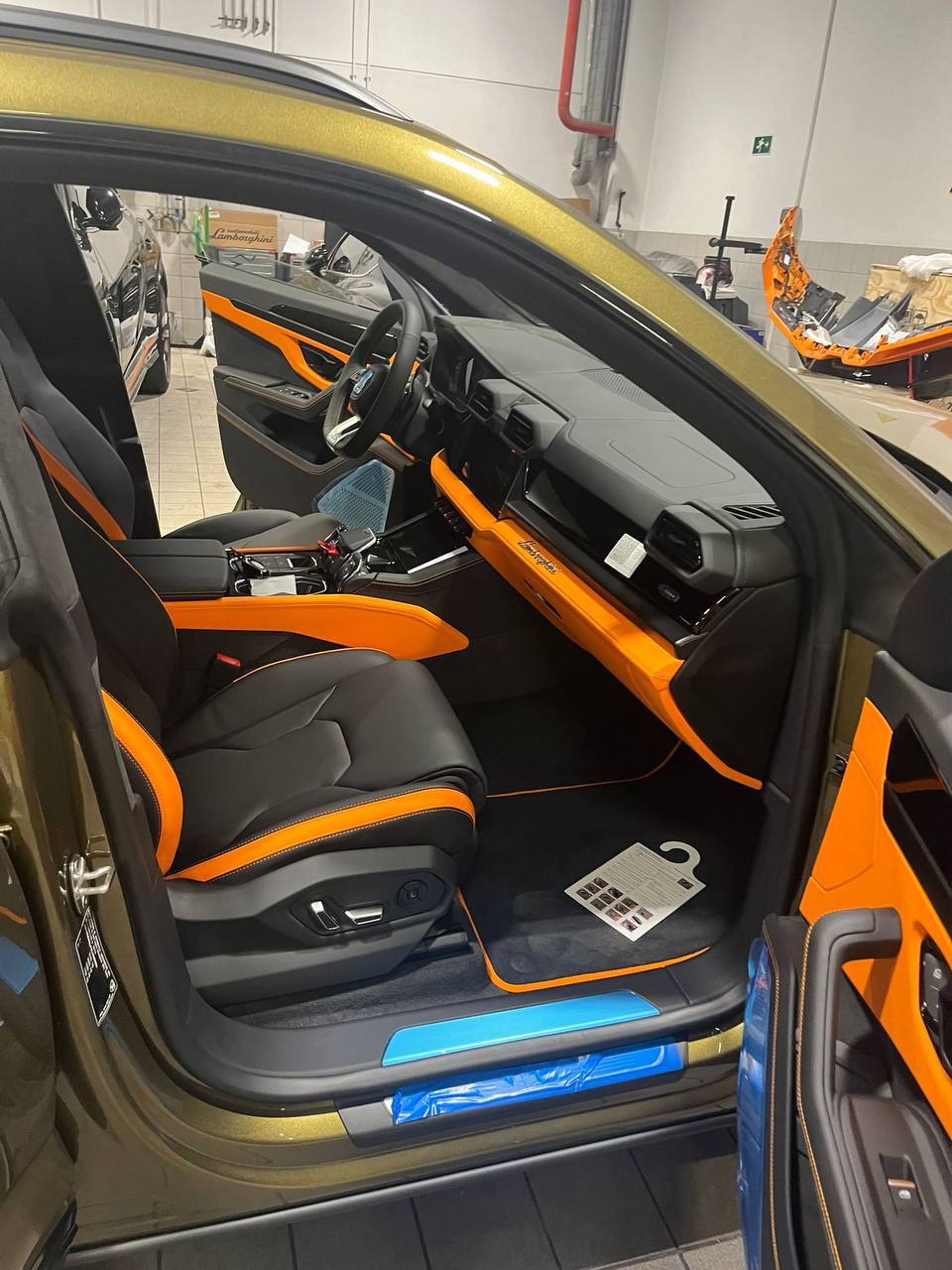 Lamborghini Urus SEid-4013