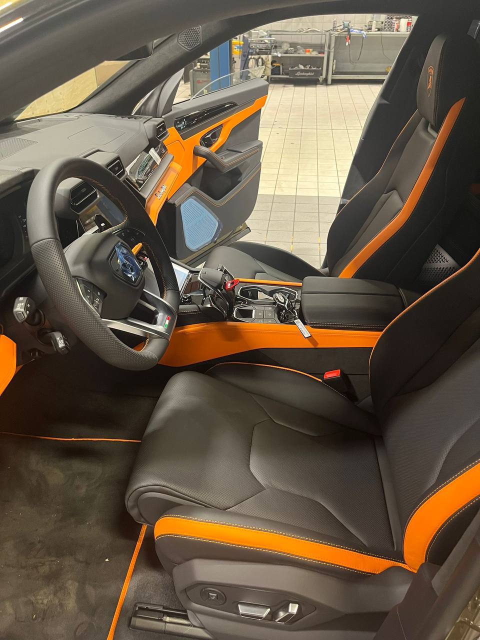 Lamborghini Urus SEid-4013