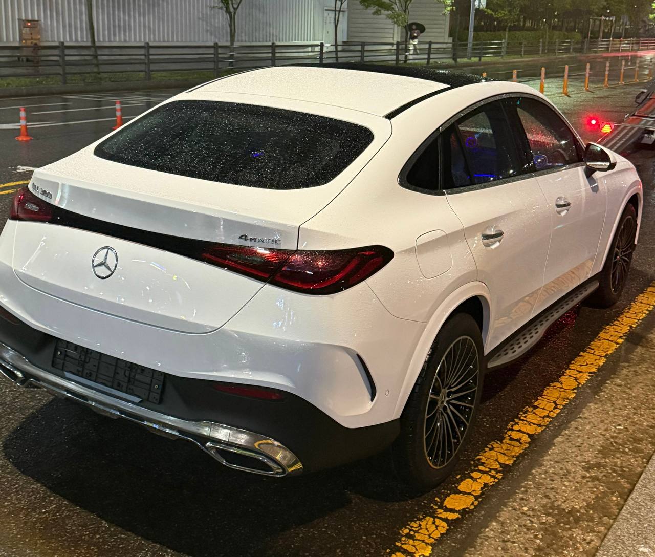 Mercedes-Benz GLC-class 300 4Mid-3548