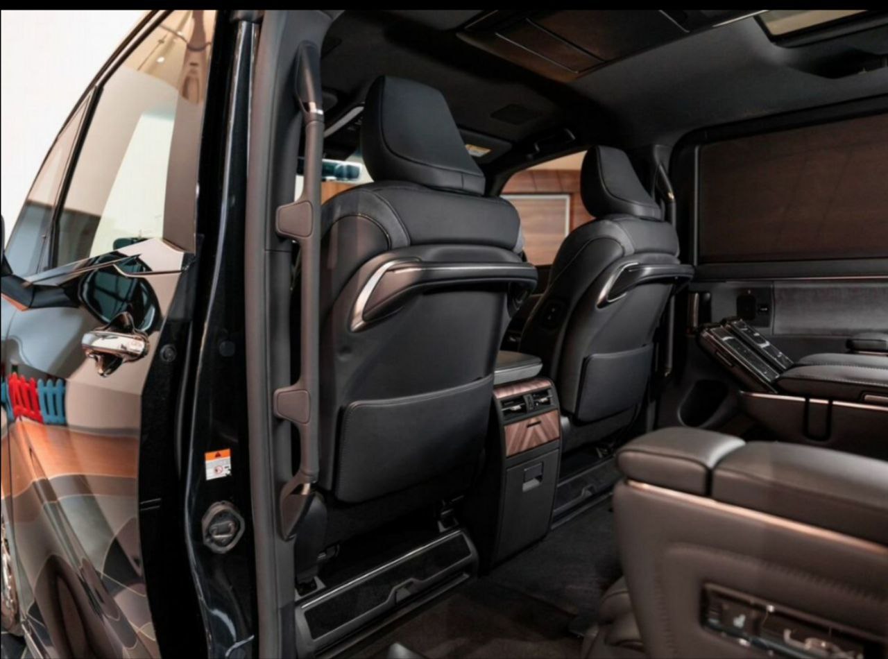 Lexus LM 350 Hid-4395