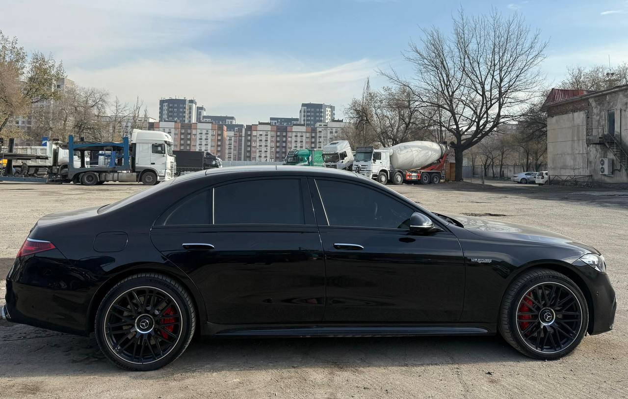 Mercedes-Benz S-Class 63 AMG E-Performanceid-5479