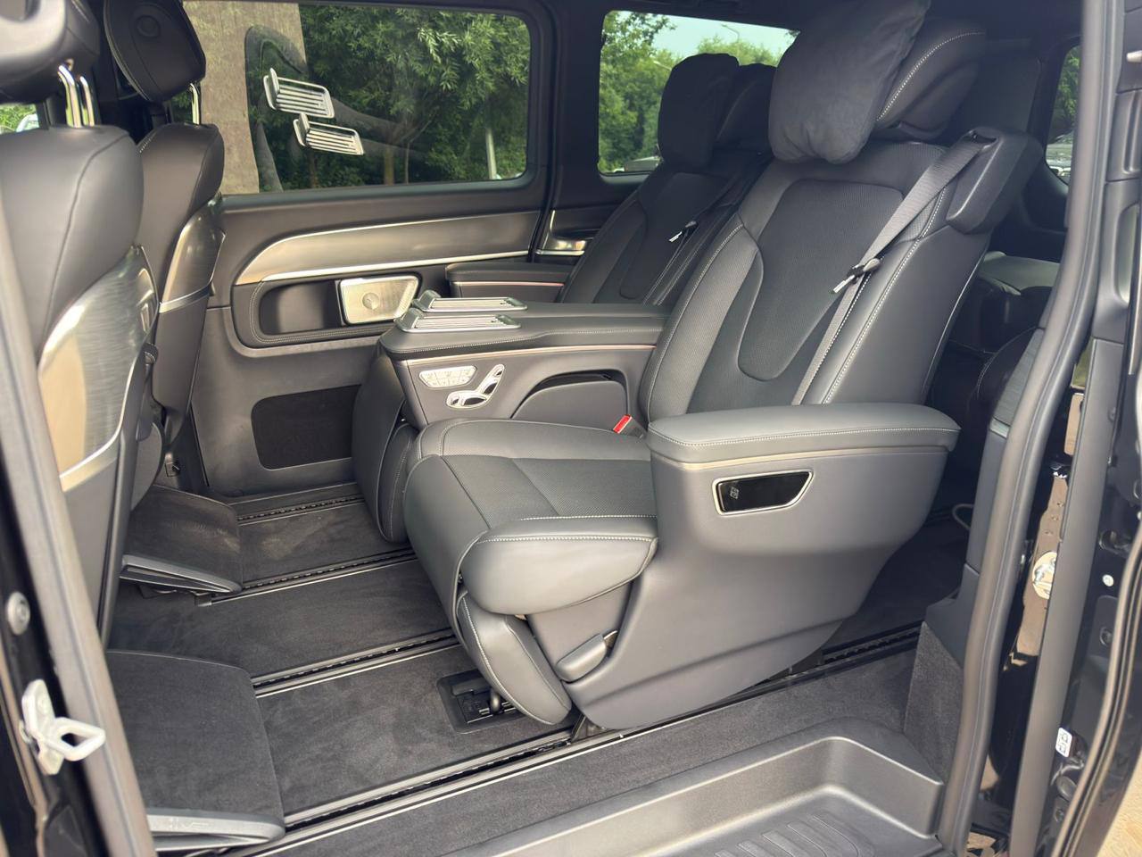 Mercedes-Benz V-Class 300id-4410