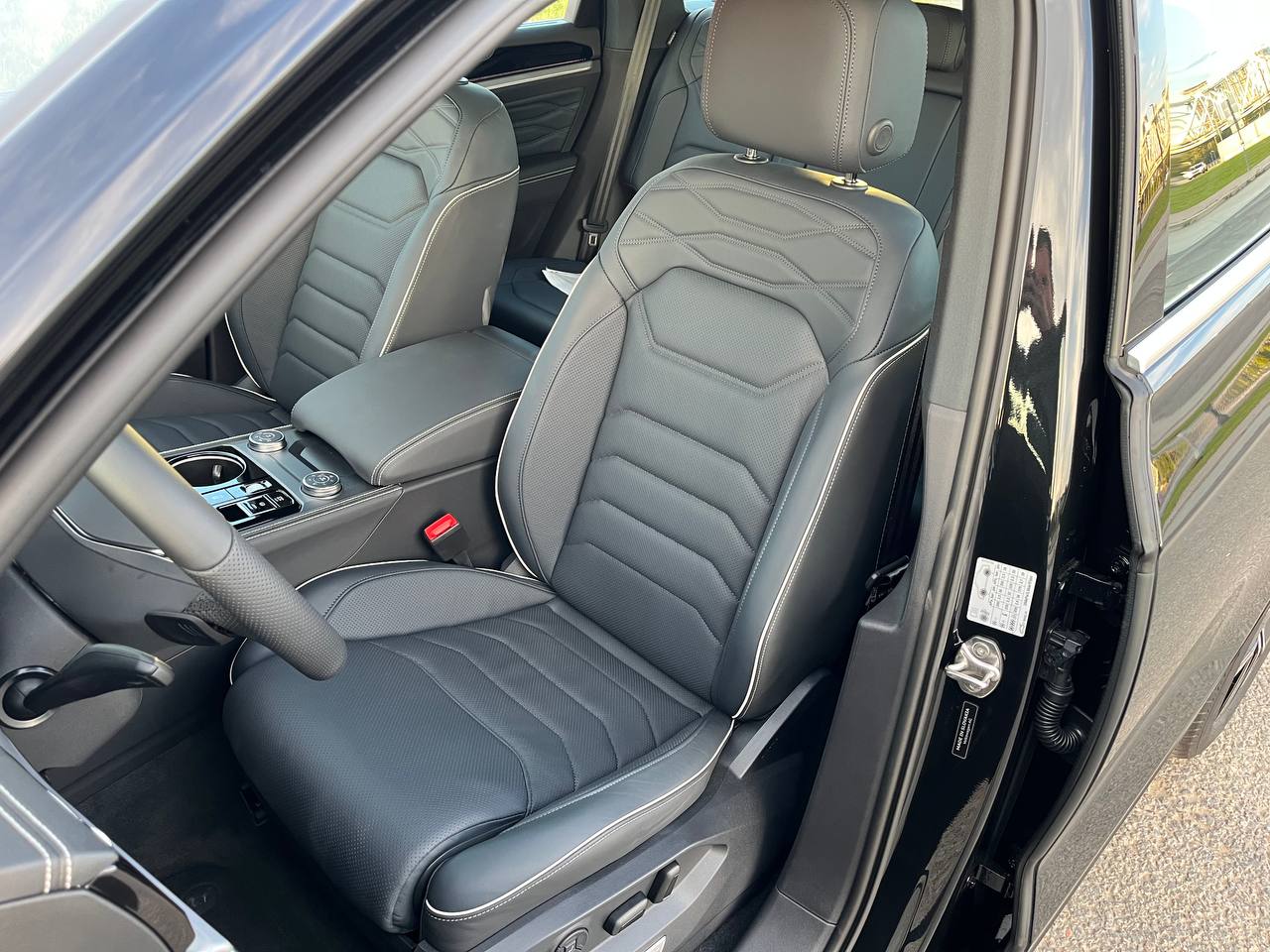 VOLKSWAGEN Touareg R-lineid-4451