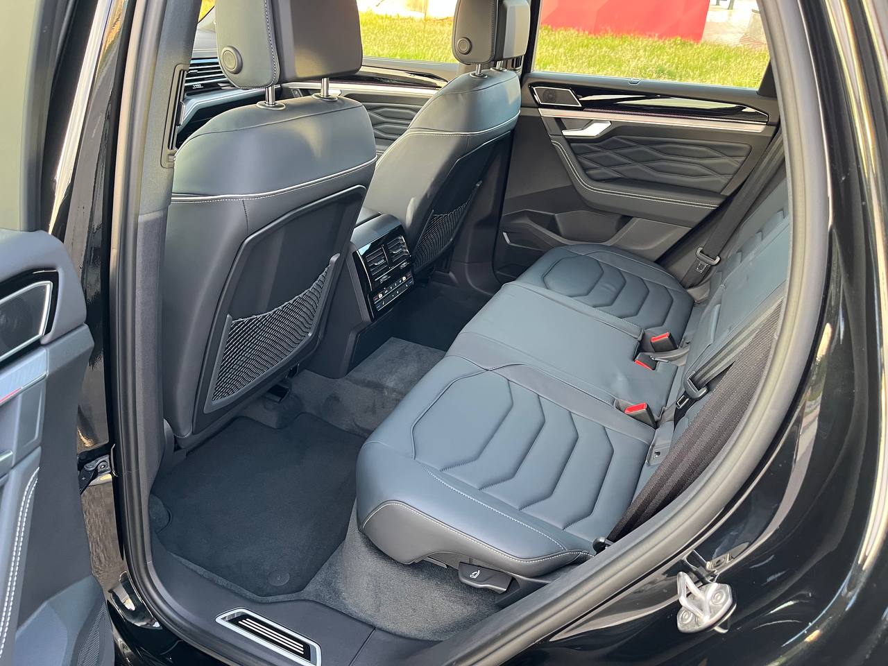 VOLKSWAGEN Touareg R-lineid-4451