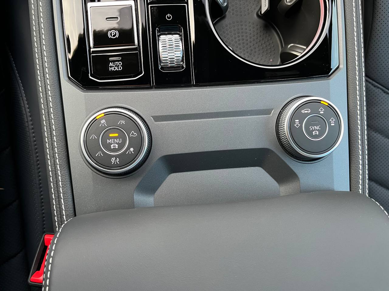 VOLKSWAGEN Touareg R-lineid-4451