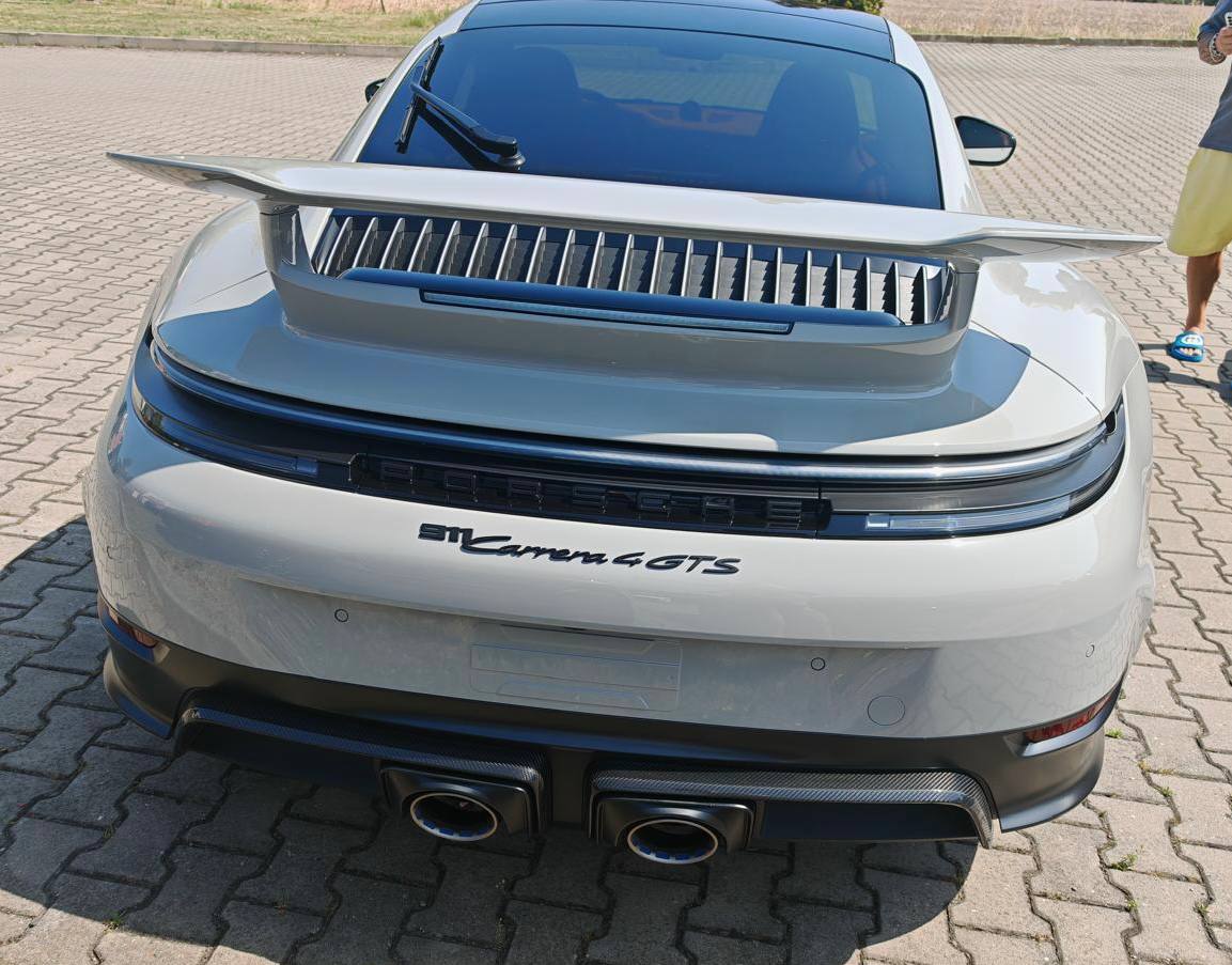 Porsche 911 Carrera 4 GTSid-4759