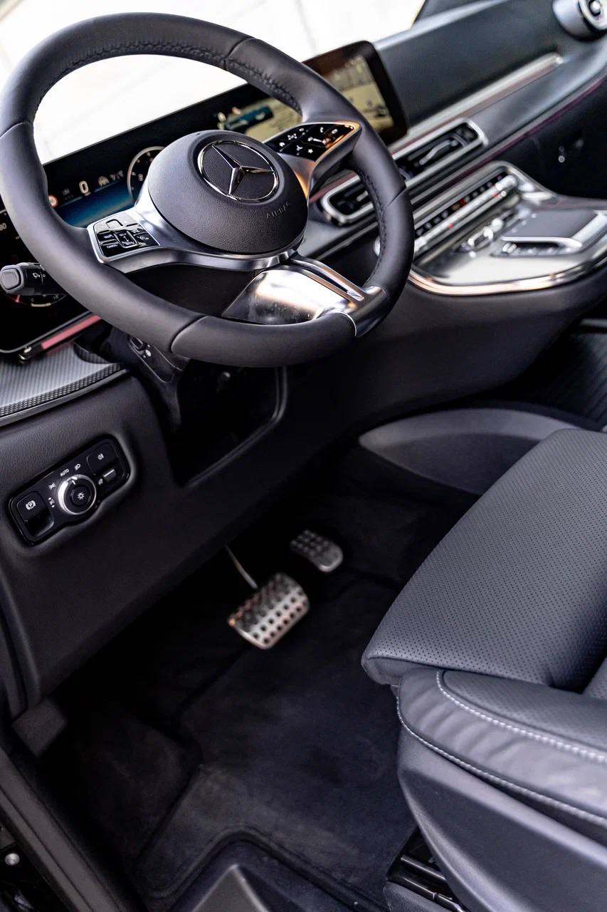 Mercedes-Benz V-Class Long 300did-5026