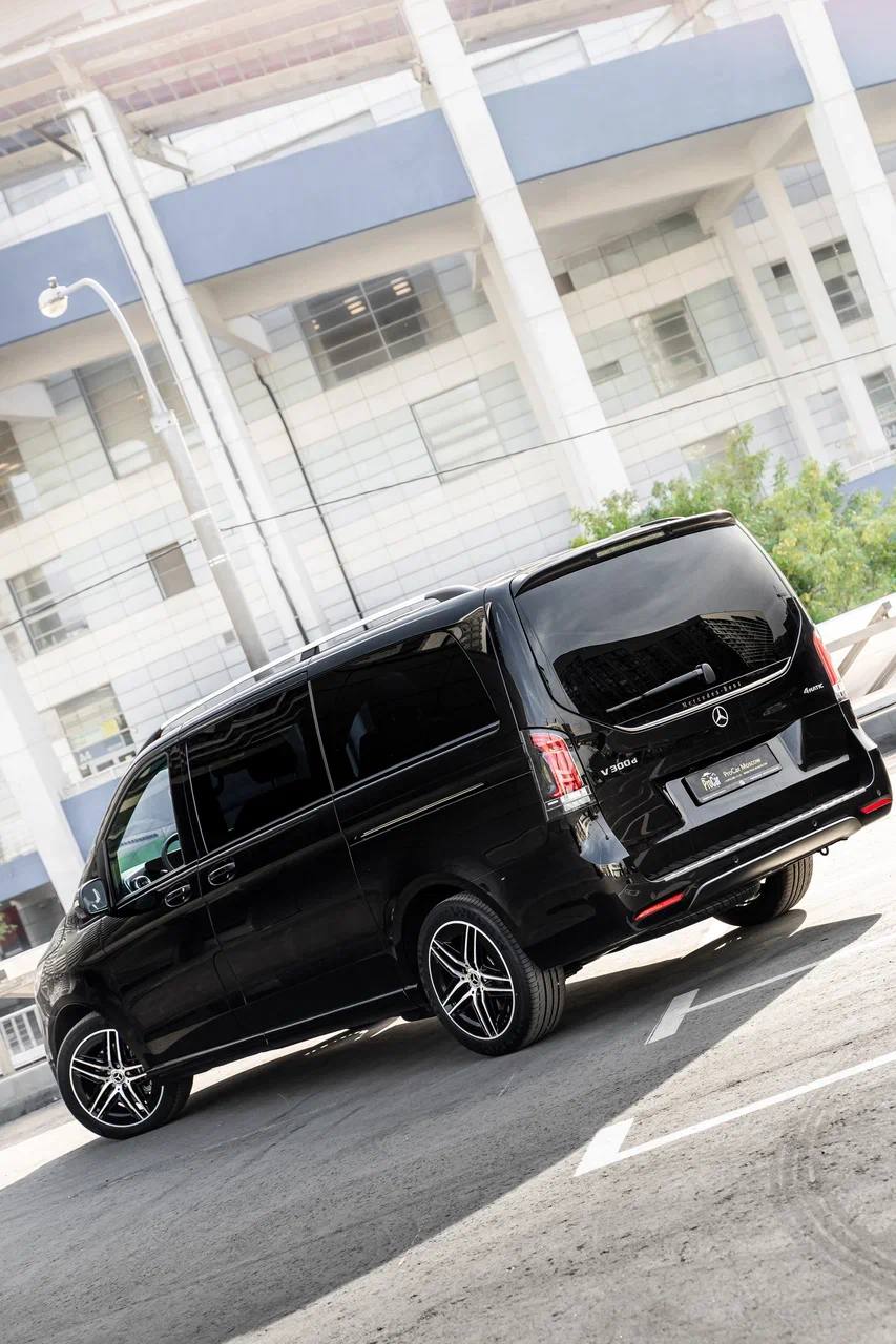 Mercedes-Benz V-Class Long 300did-5026