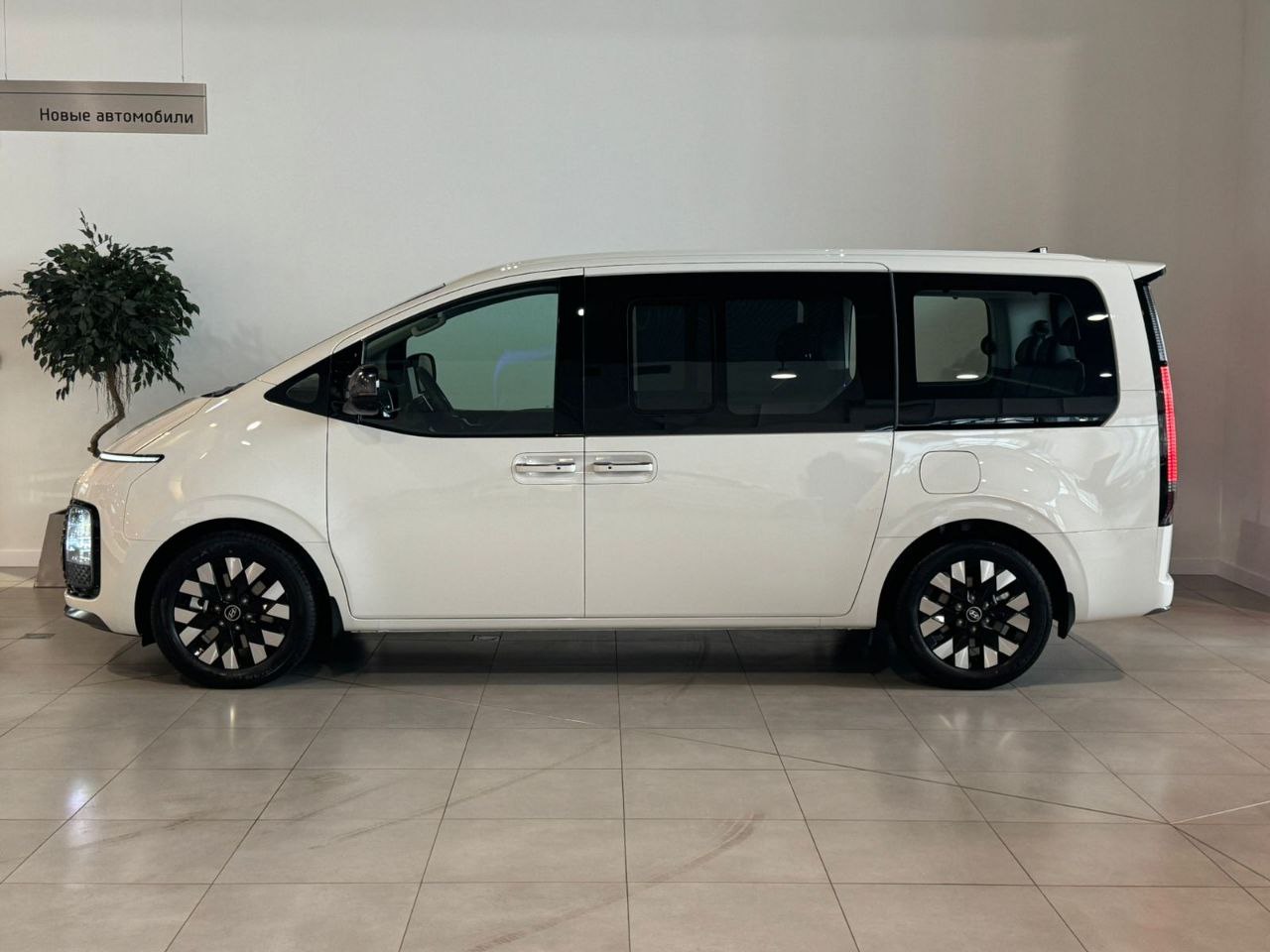 Hyundai Staria id-5281