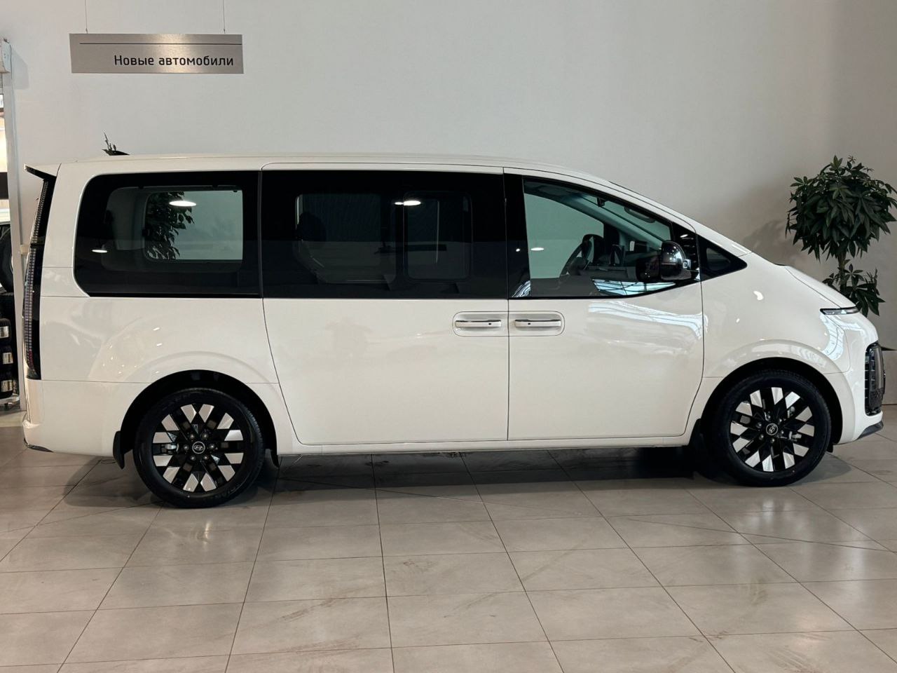 Hyundai Staria id-5281