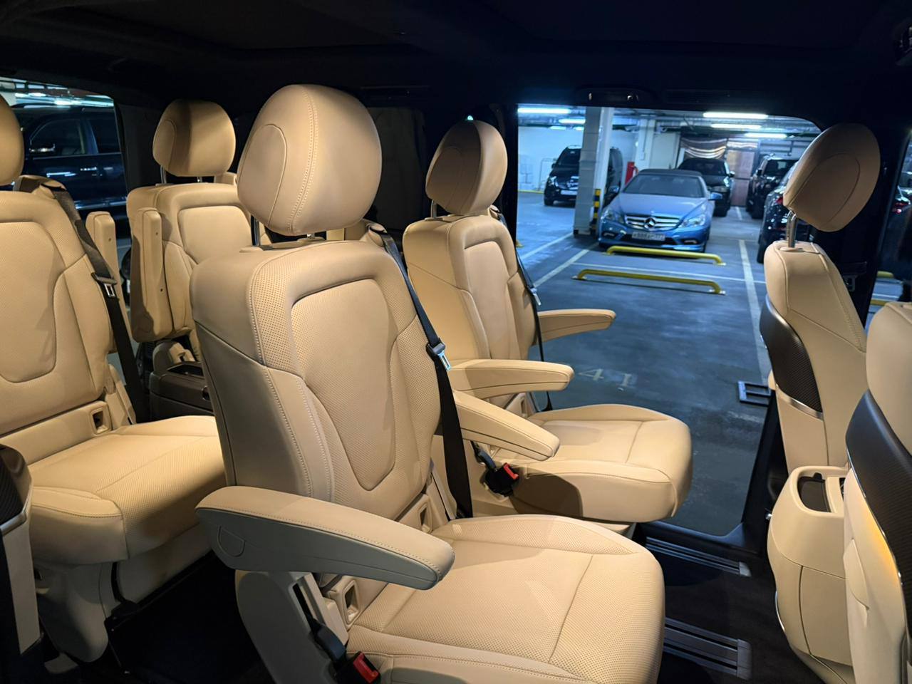 Mercedes-Benz V-Class 300did-4059