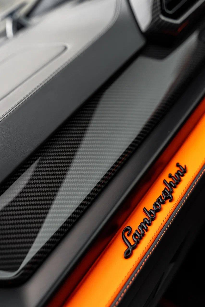 Lamborghini Urus SEid-5500