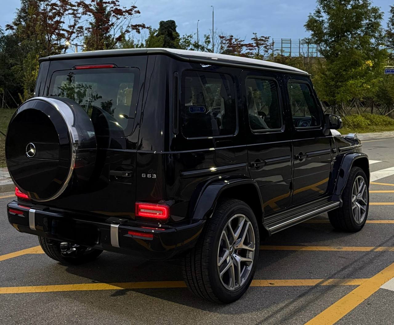 Mercedes-Benz G-Class 63 AMG 4Mid-5503