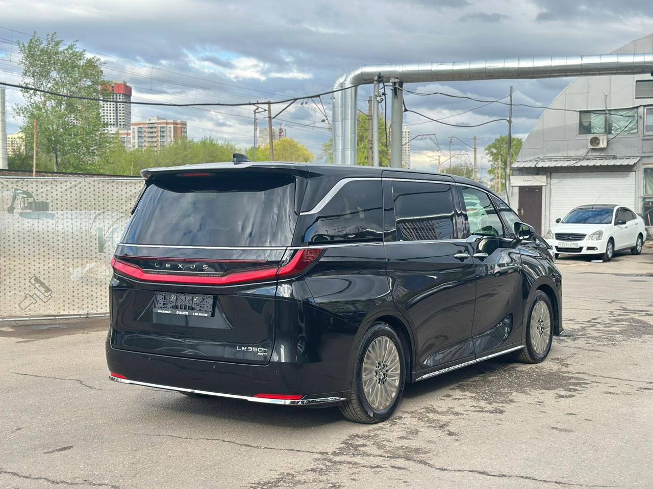 Lexus LM 350 Hybridid-4089