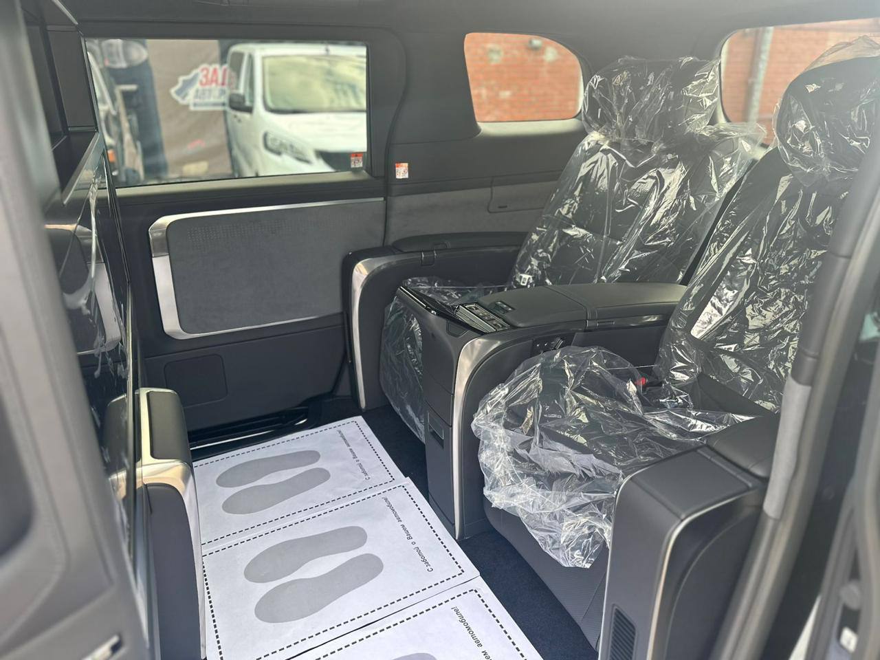 Lexus LM 350 Hybridid-4089