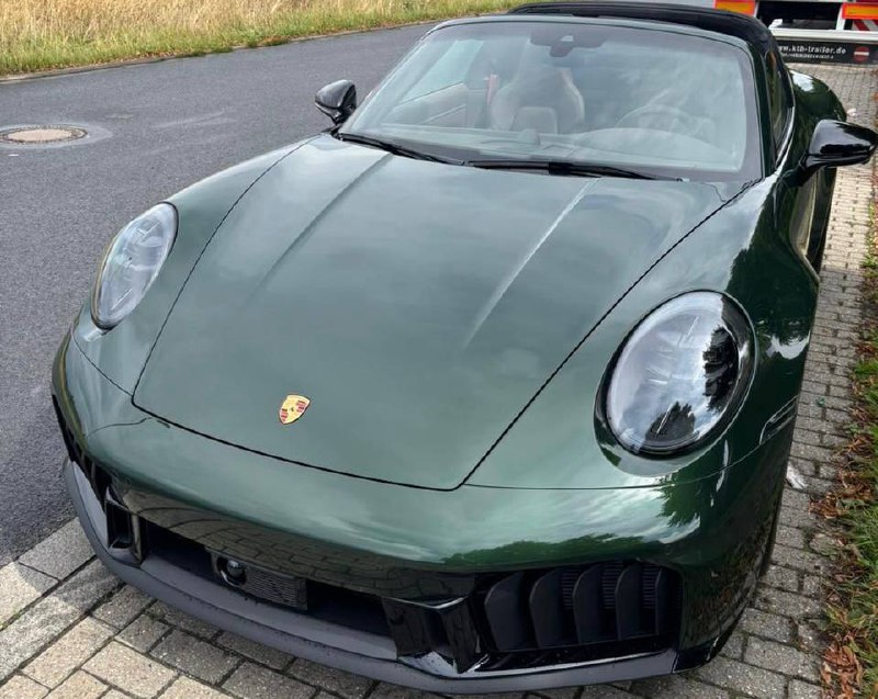 Porsche 911 Targa 4 GTSid-4770