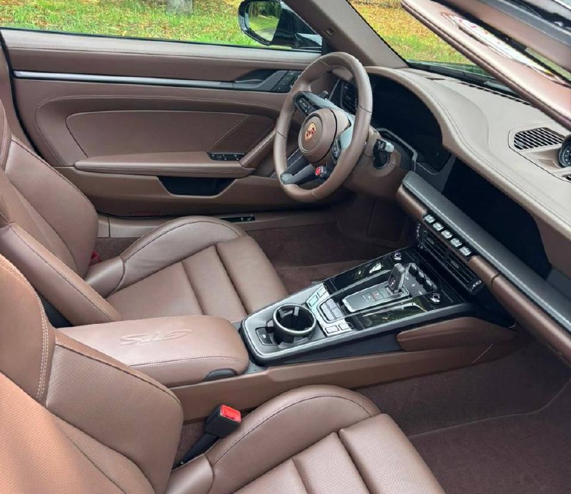 Porsche 911 Targa 4 GTSid-4770