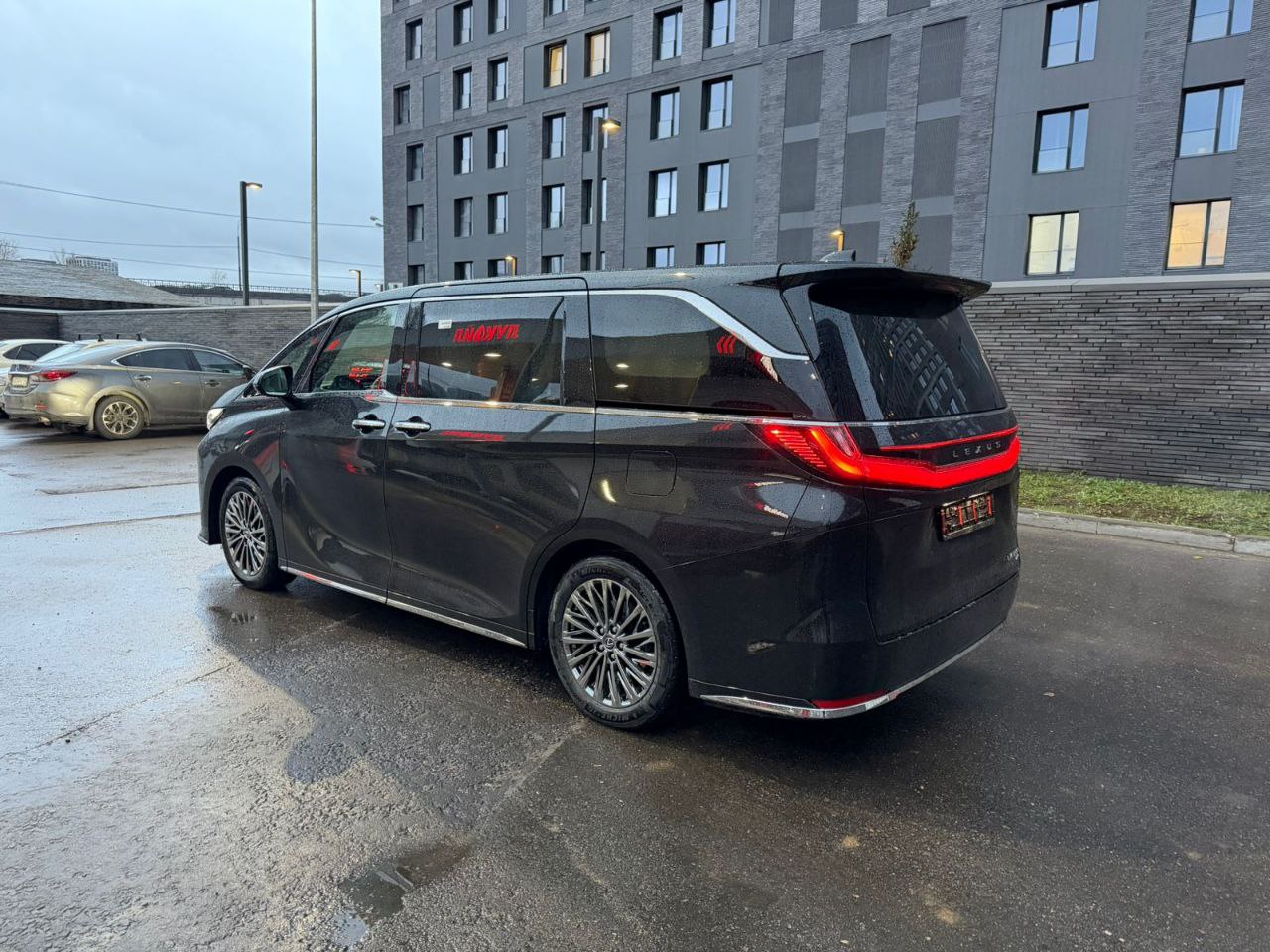 Lexus LM 350 Hid-5509