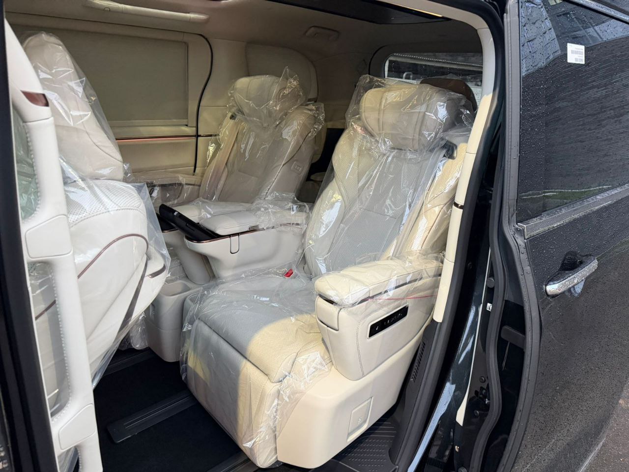 Lexus LM 350 Hid-5509