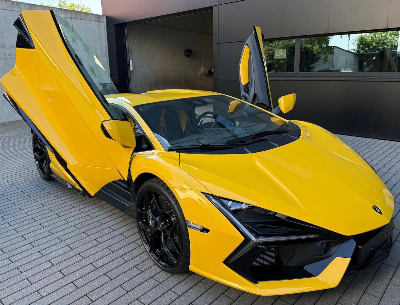 Lamborghini Revuelto id-4107