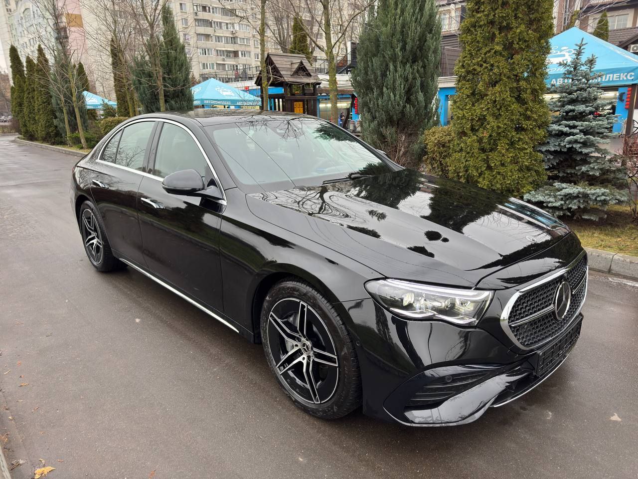 Mercedes-Benz E-Class 300id-5747