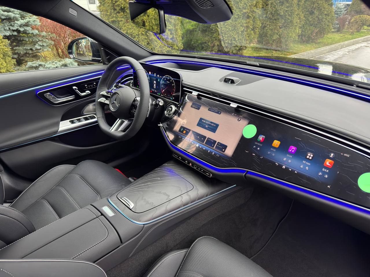 Mercedes-Benz E-Class 300id-5747