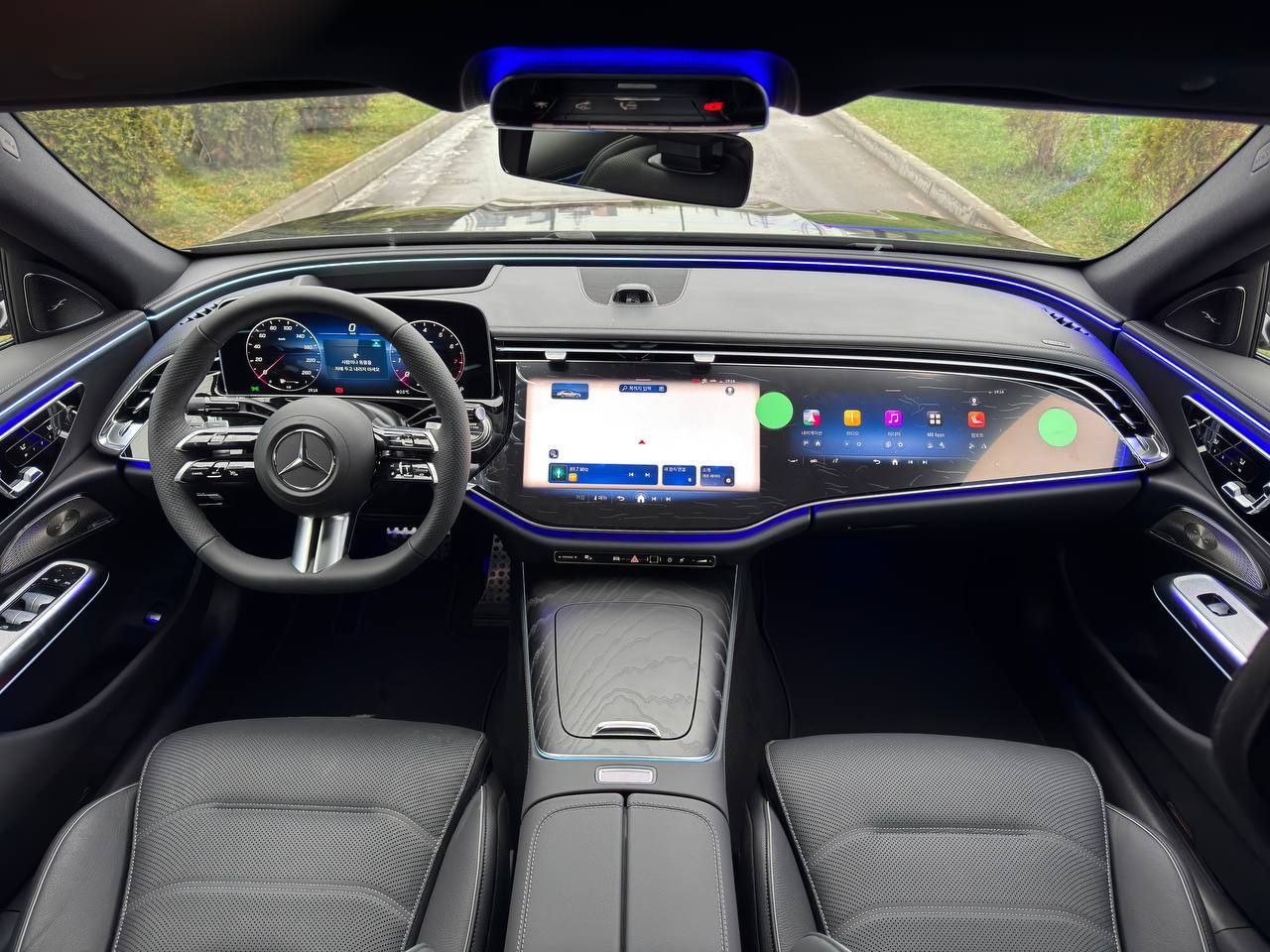 Mercedes-Benz E-Class 300id-5747