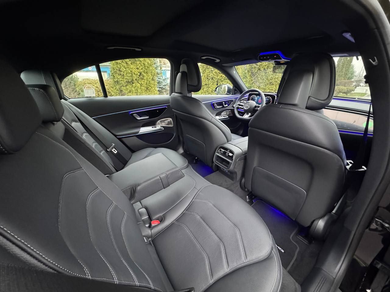 Mercedes-Benz E-Class 300id-5747