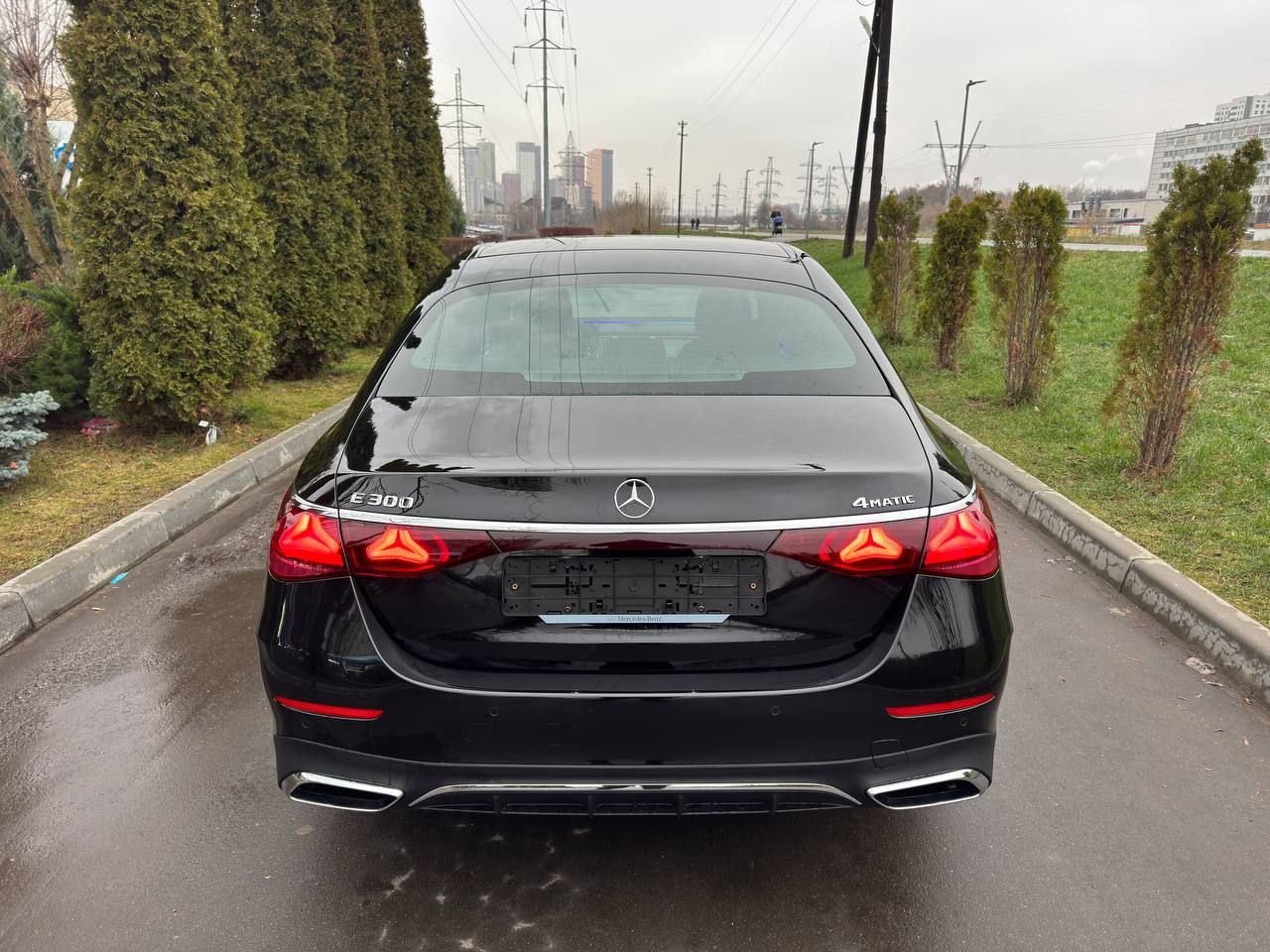 Mercedes-Benz E-Class 300id-5747