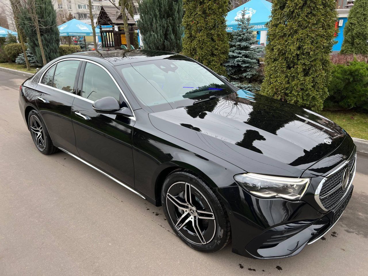 Mercedes-Benz E-Class 300id-5748