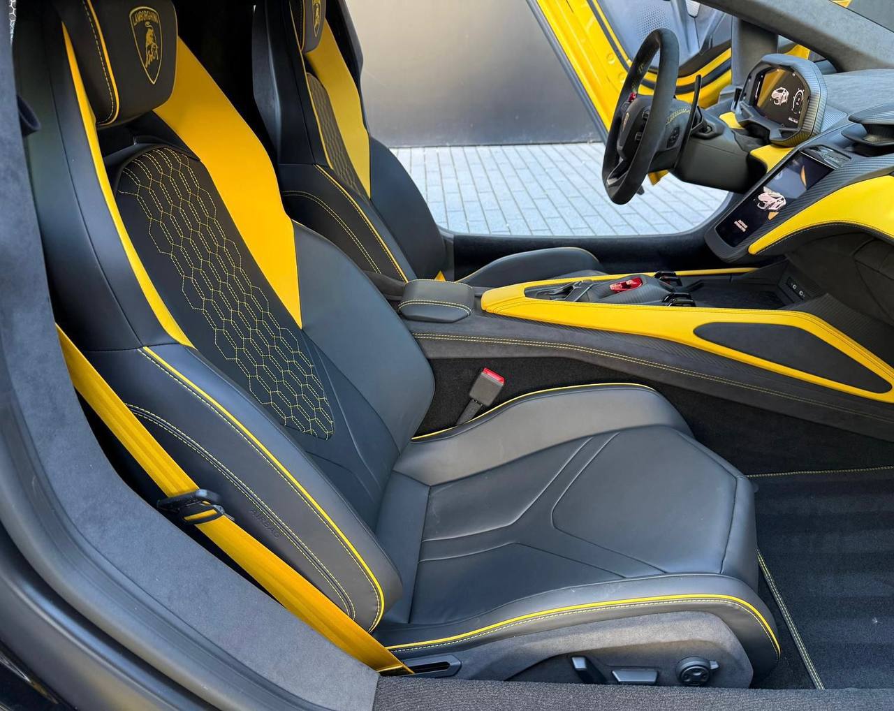 Lamborghini Revuelto id-4802