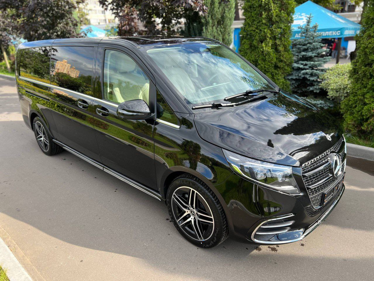 Mercedes-Benz V-Class 300id-4810