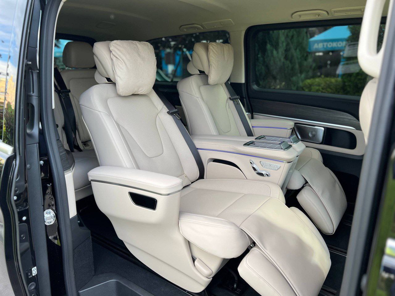 Mercedes-Benz V-Class 300id-4810