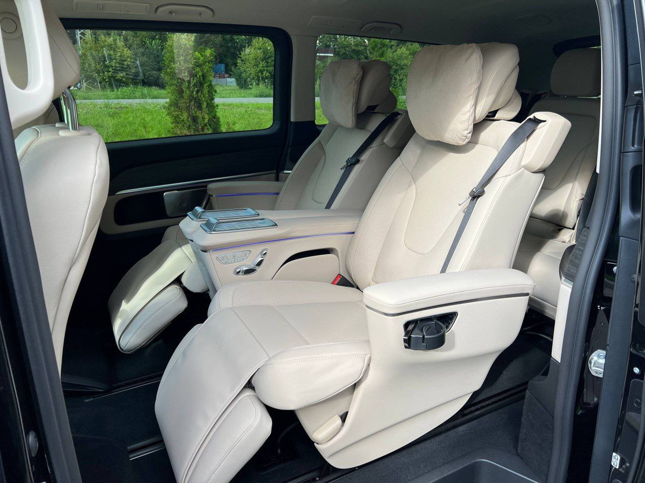 Mercedes-Benz V-Class 300id-4810