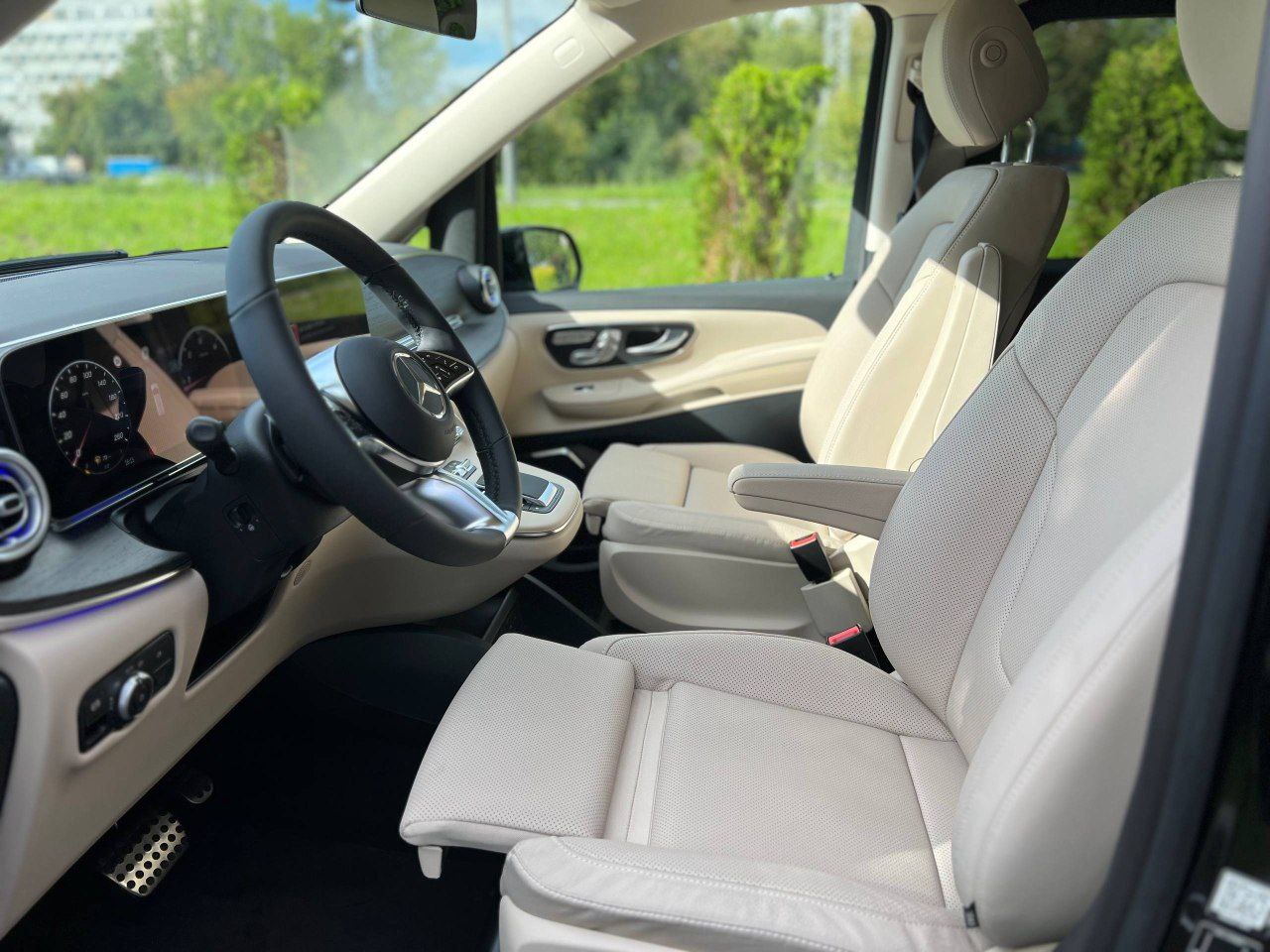 Mercedes-Benz V-Class 300id-4810