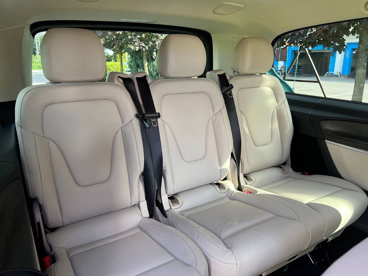 Mercedes-Benz V-Class 300id-4810