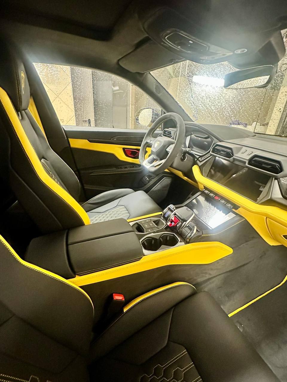 Lamborghini URUS SEid-3637