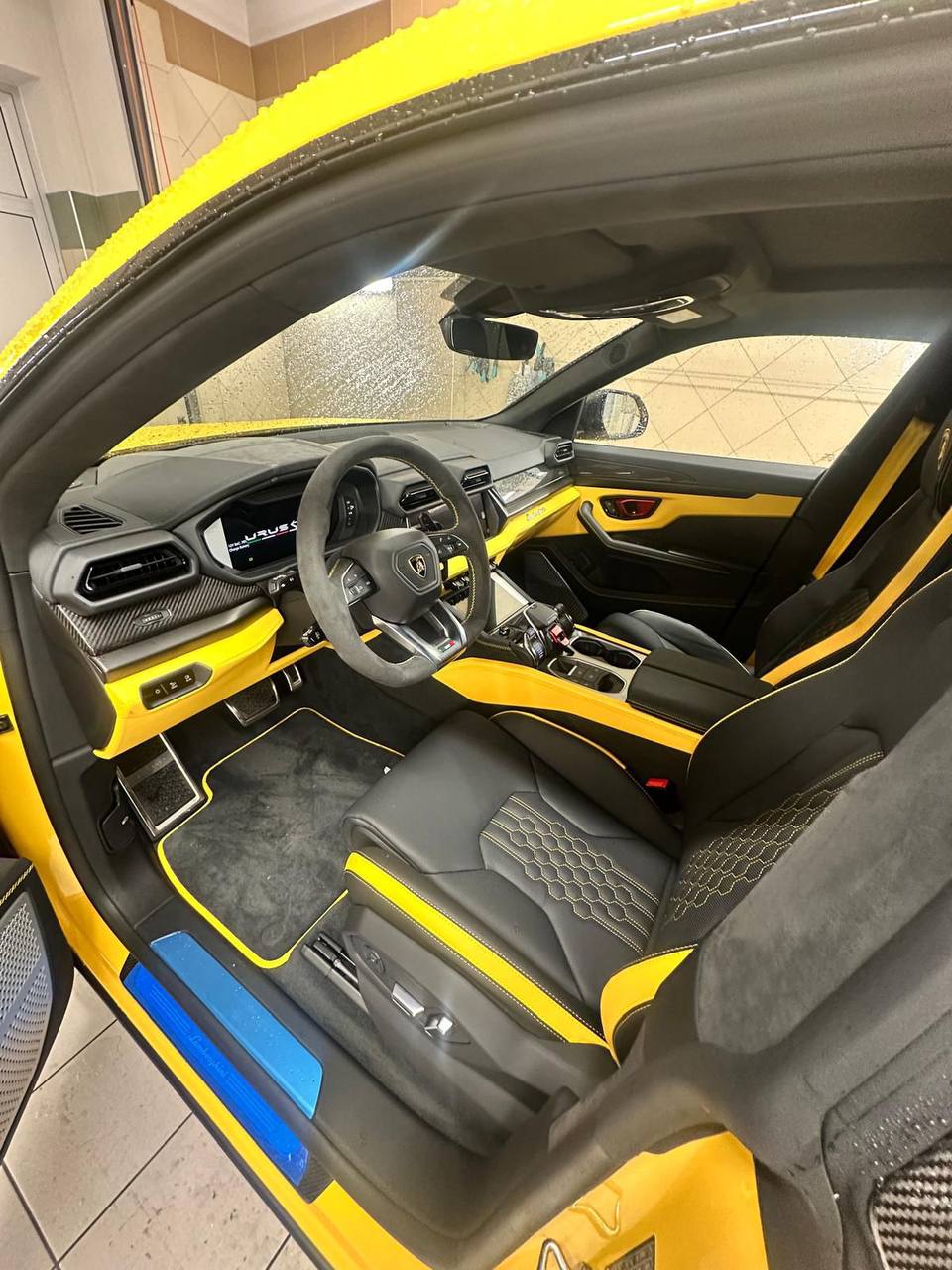 Lamborghini URUS SEid-3637