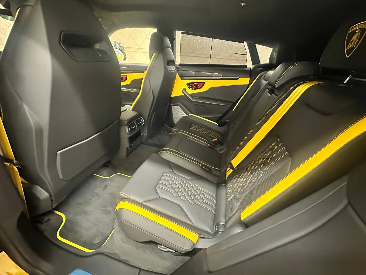 Lamborghini URUS SEid-3637