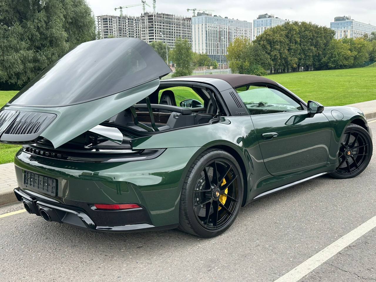 Porsche 911 Targa 4 GTSid-4836