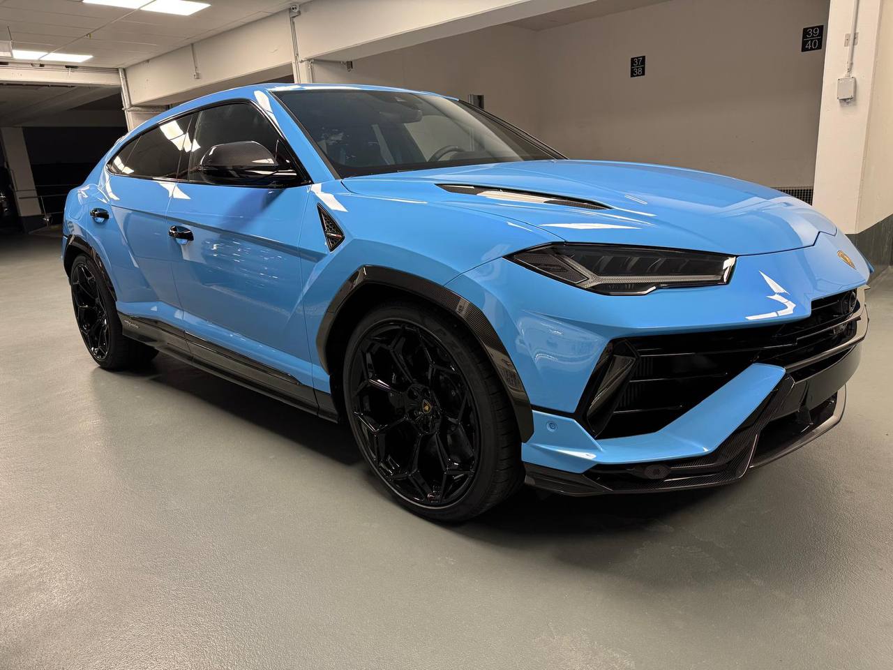 Lamborghini URUS SEid-4169