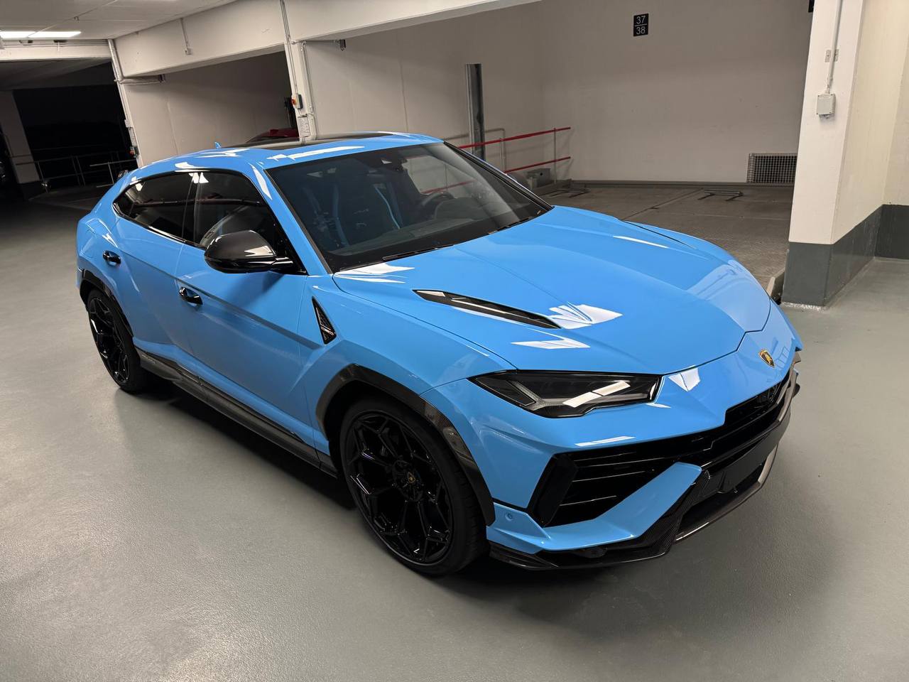 Lamborghini URUS SEid-4169