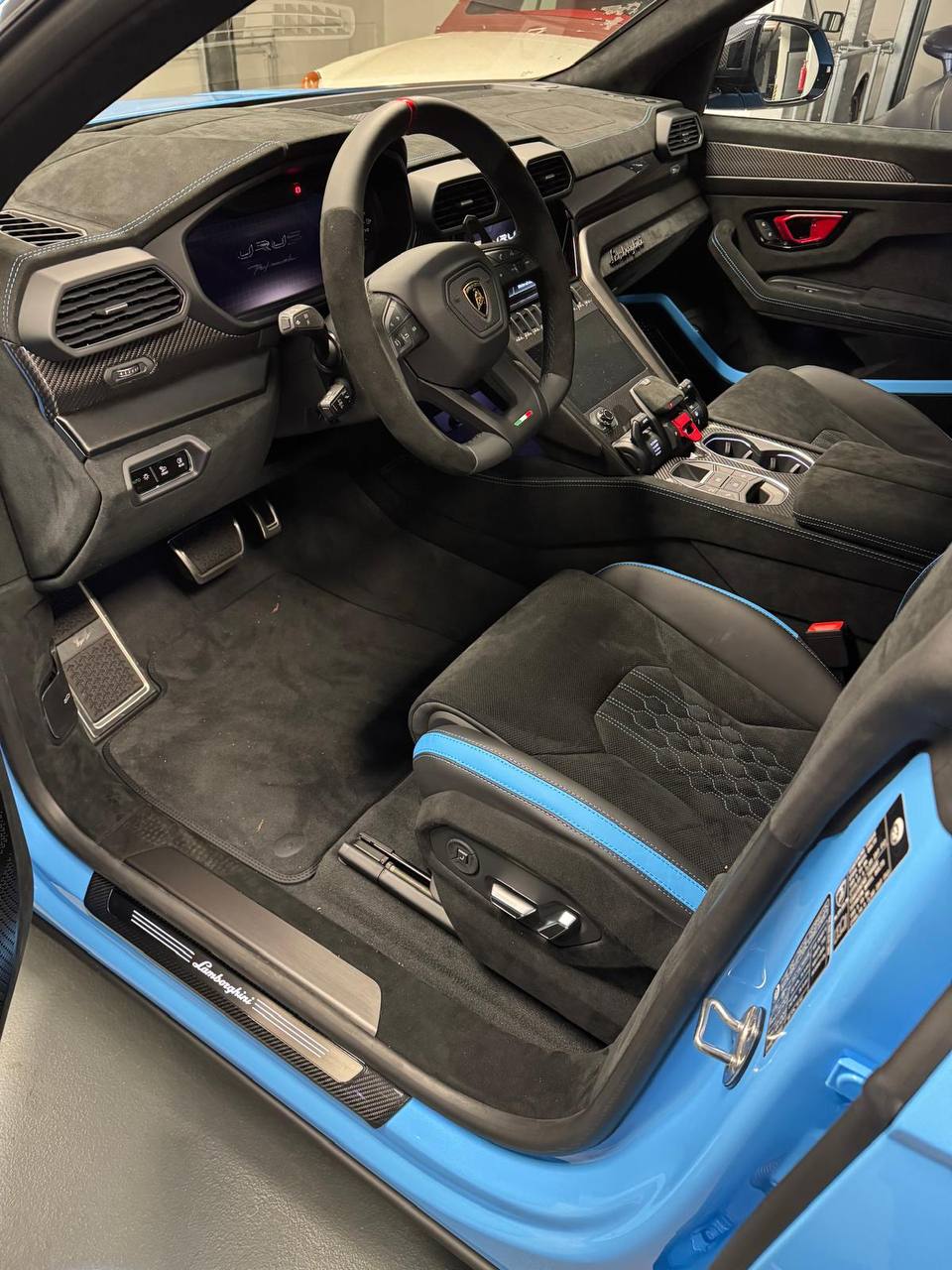 Lamborghini URUS SEid-4169