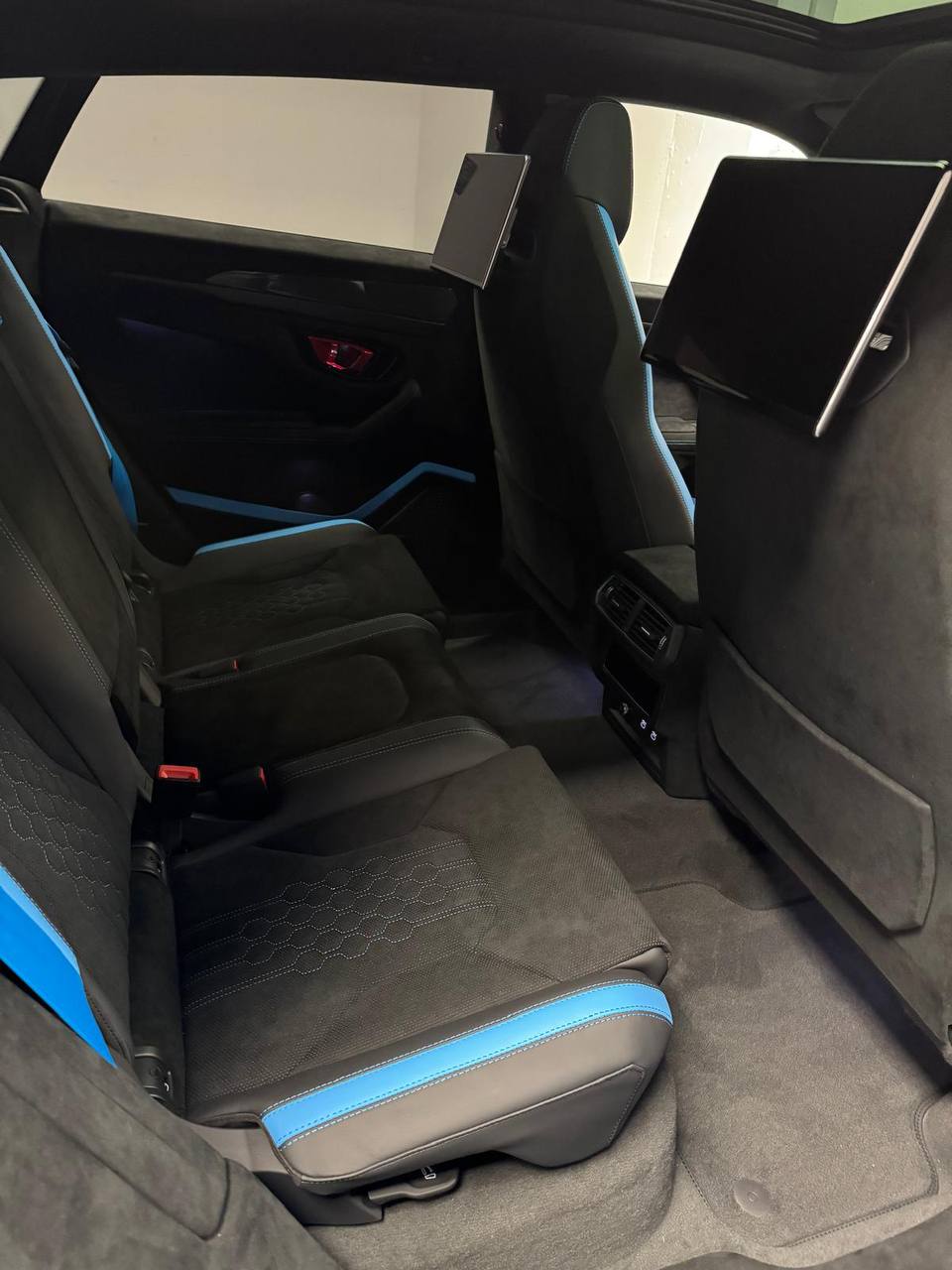 Lamborghini URUS SEid-4169