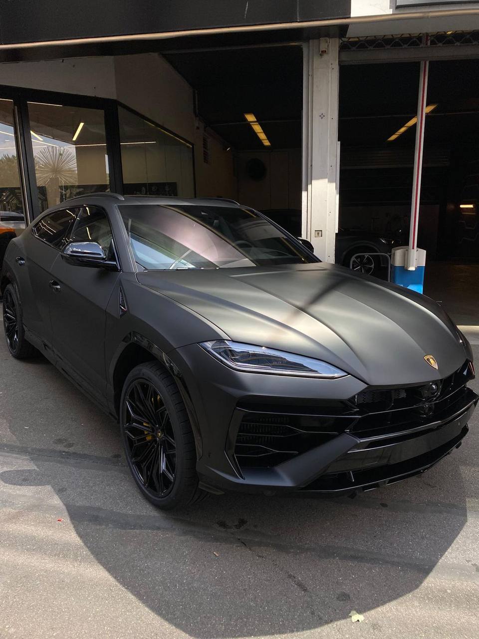 Lamborghini URUS SEid-4172