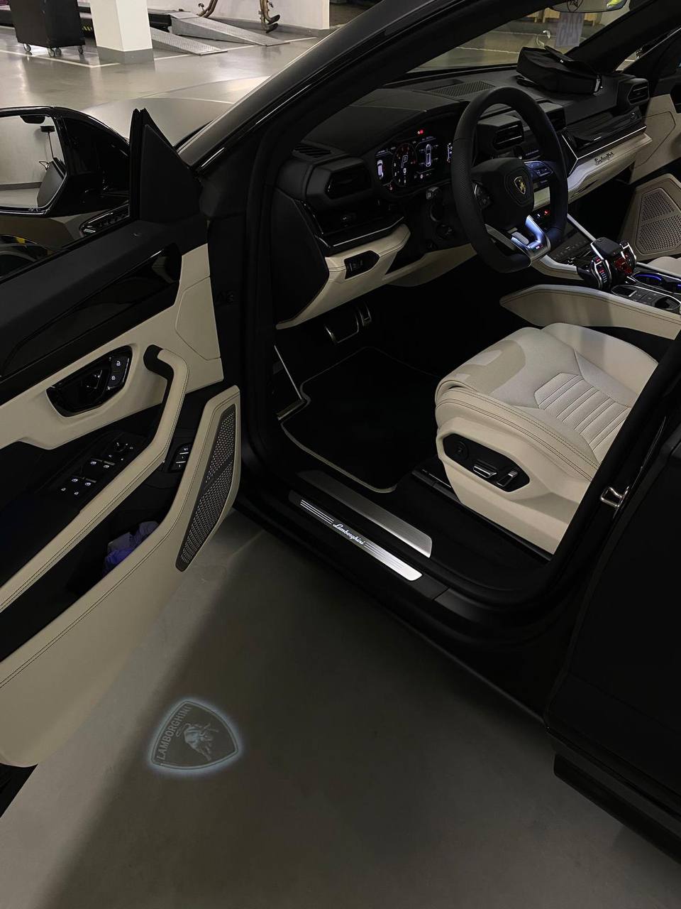 Lamborghini URUS SEid-4172