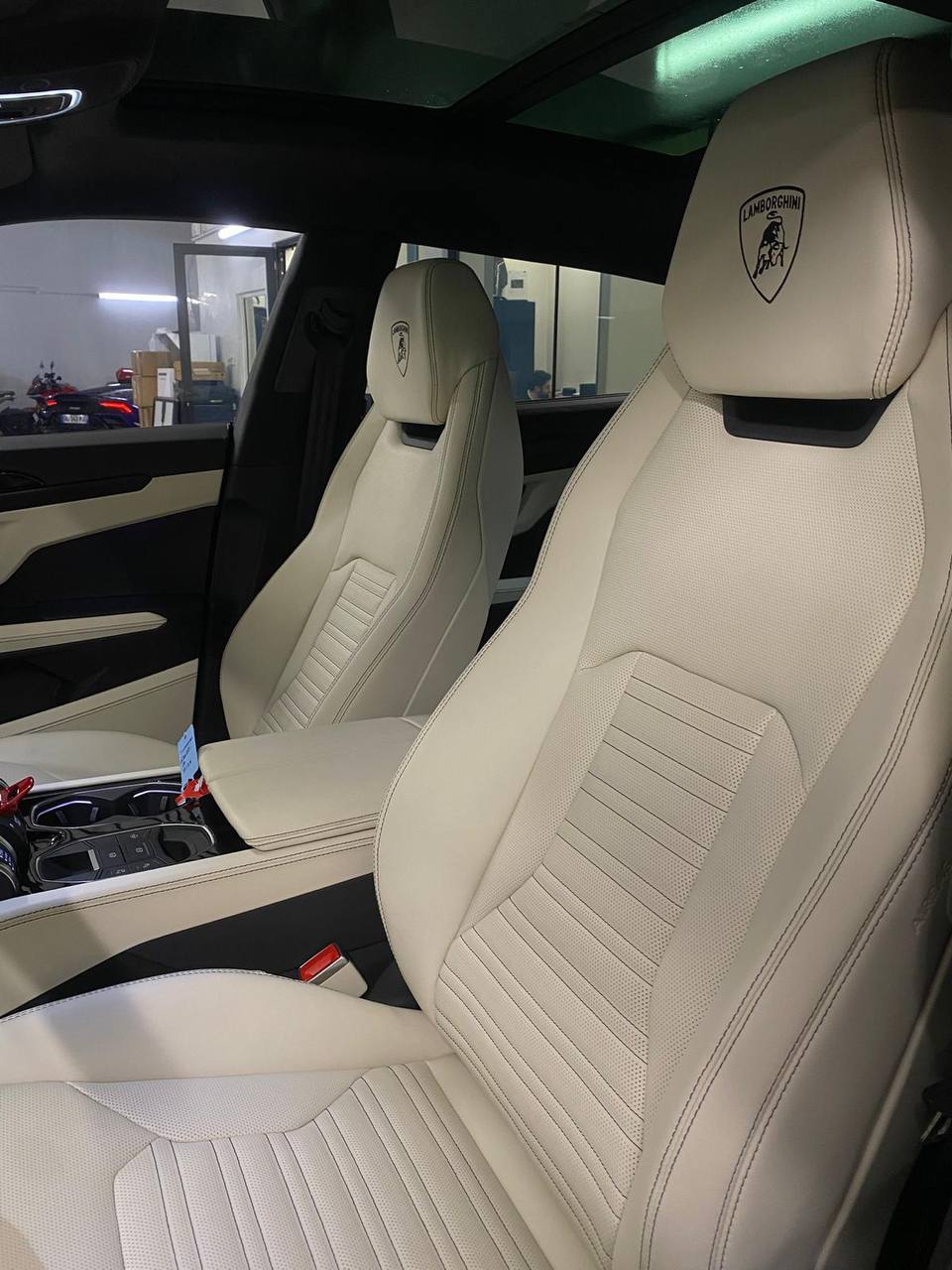 Lamborghini URUS SEid-4172