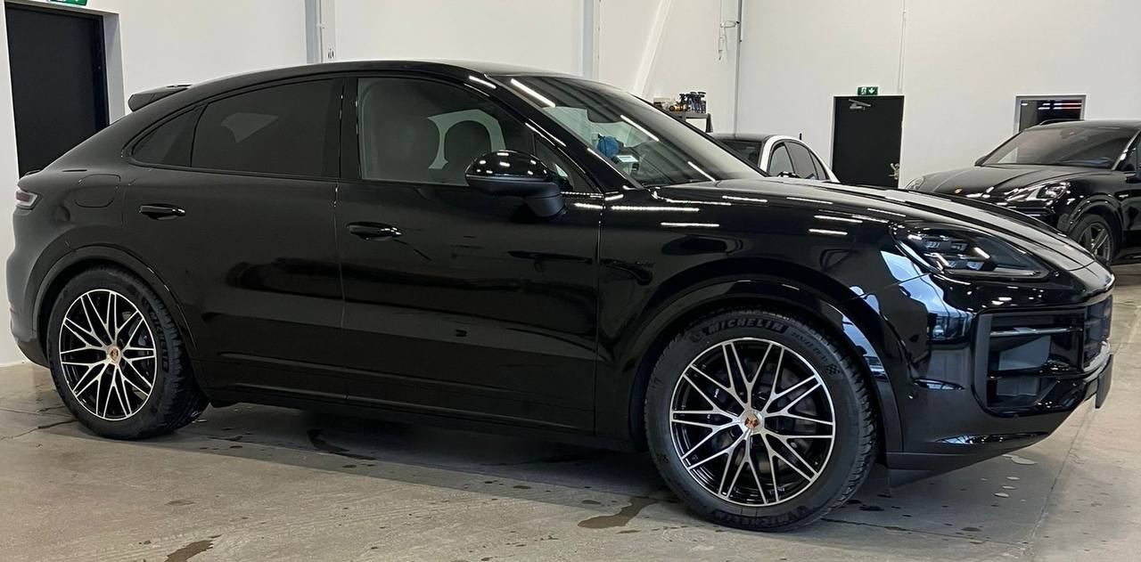 Porsche Cayenne Coupe E hybridid-4173